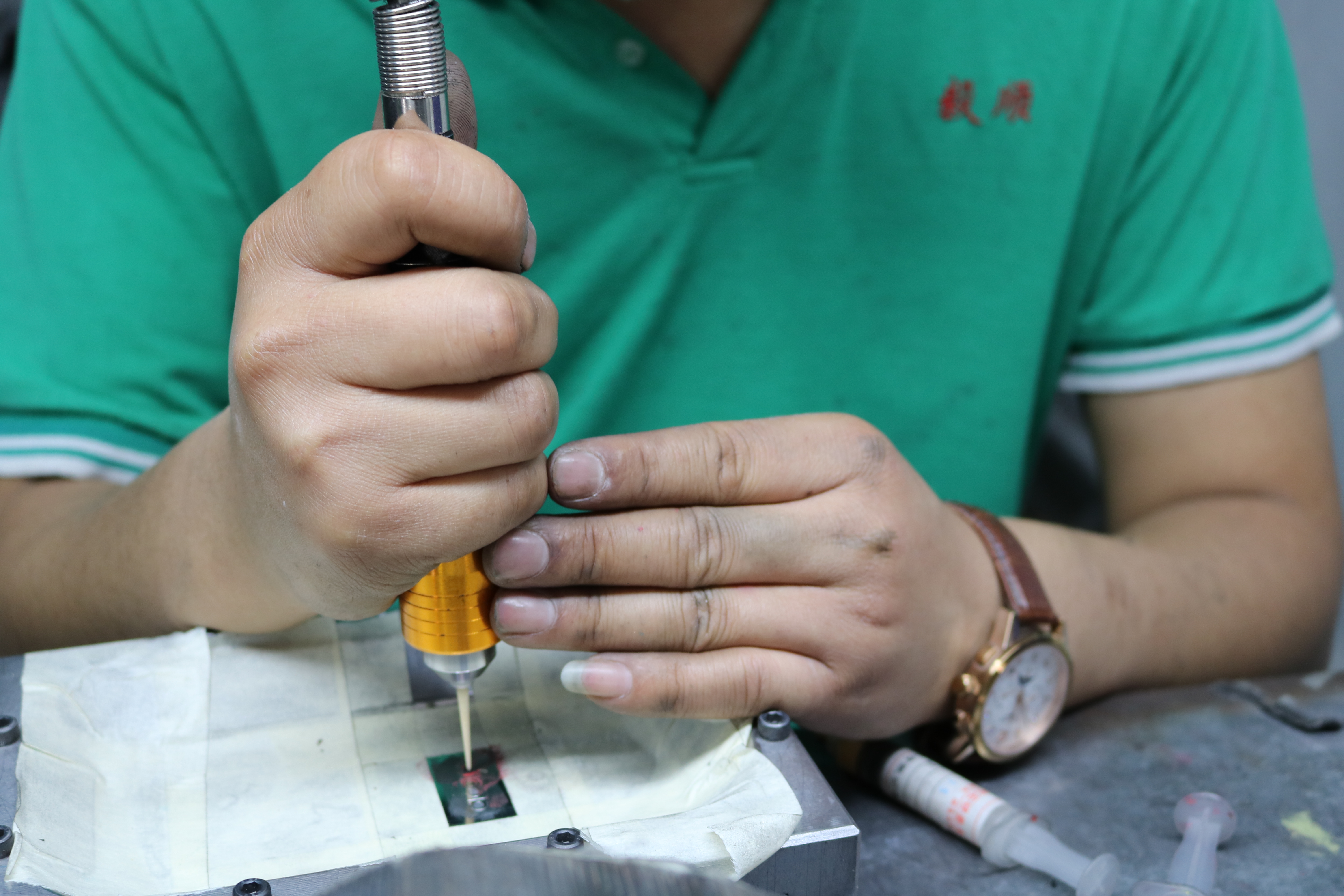 模具拋光作業中