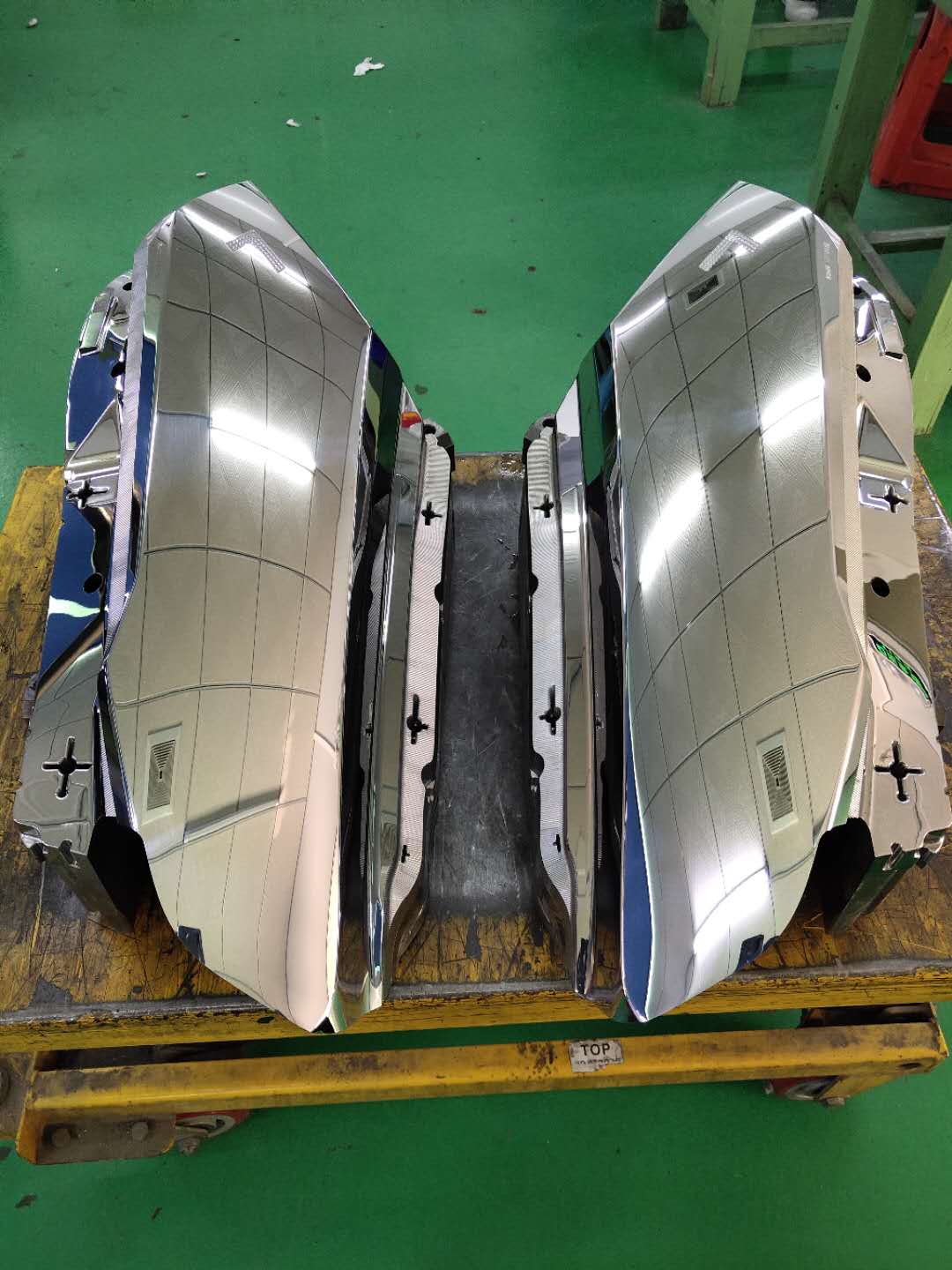 車(chē)燈模具拋光